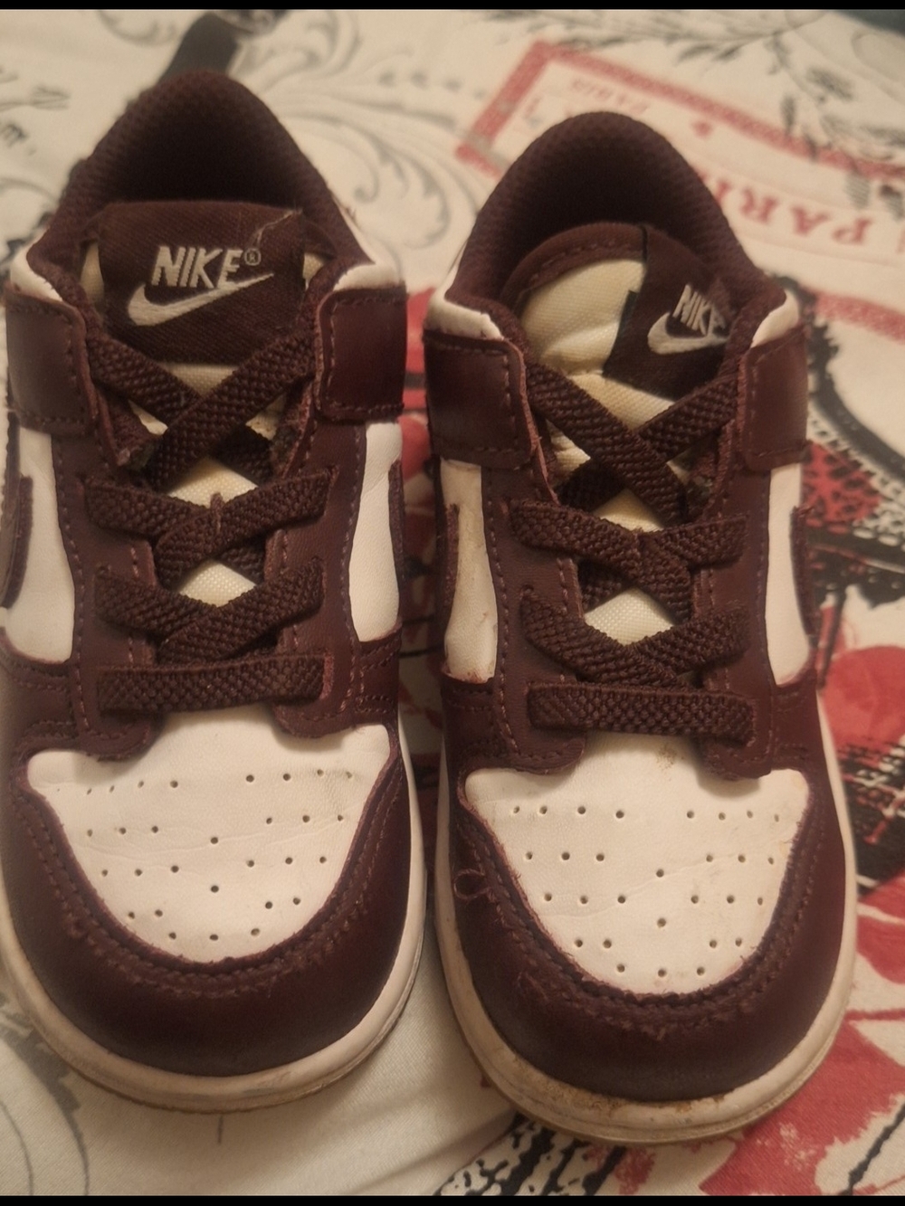 Nike Kids Low-Top Sneakers in Brown and White